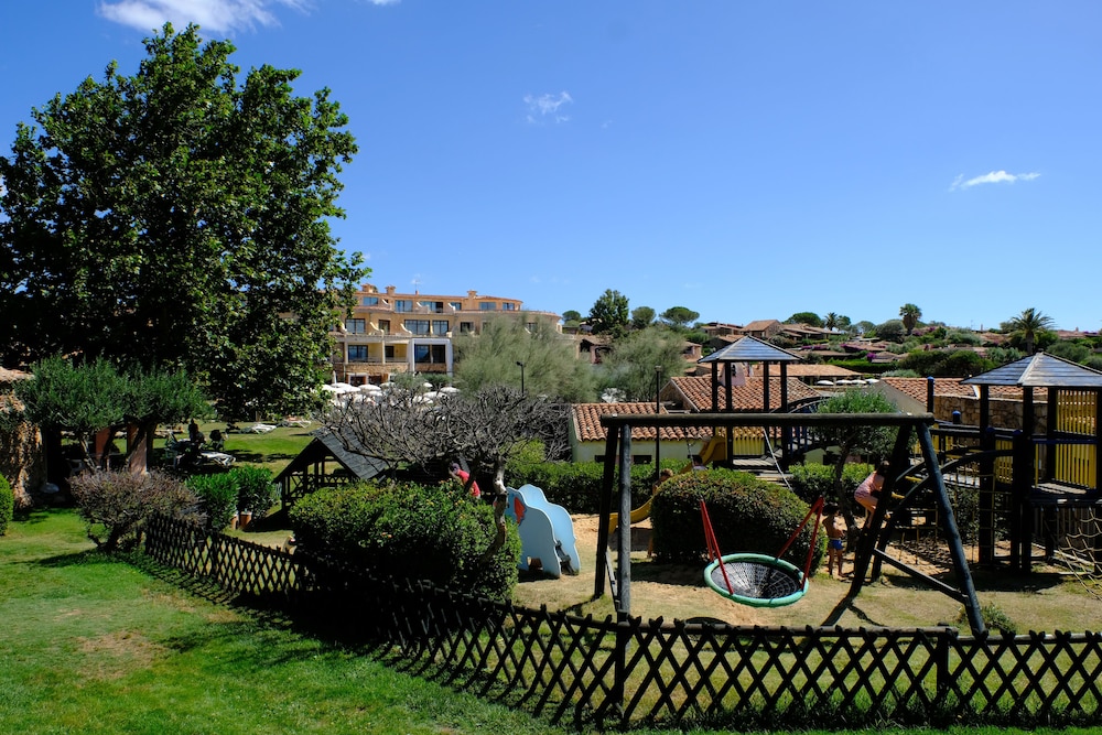 Hotel Resort And Spa Baia Caddinas 39/50