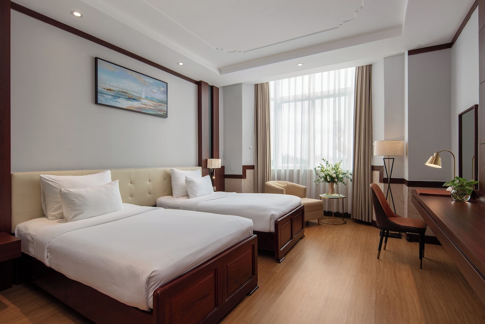 غرفة سوبيريور بسريرين منفصلين بإطلالة على المدينة، Van Phat Riverside Hotel 4/10