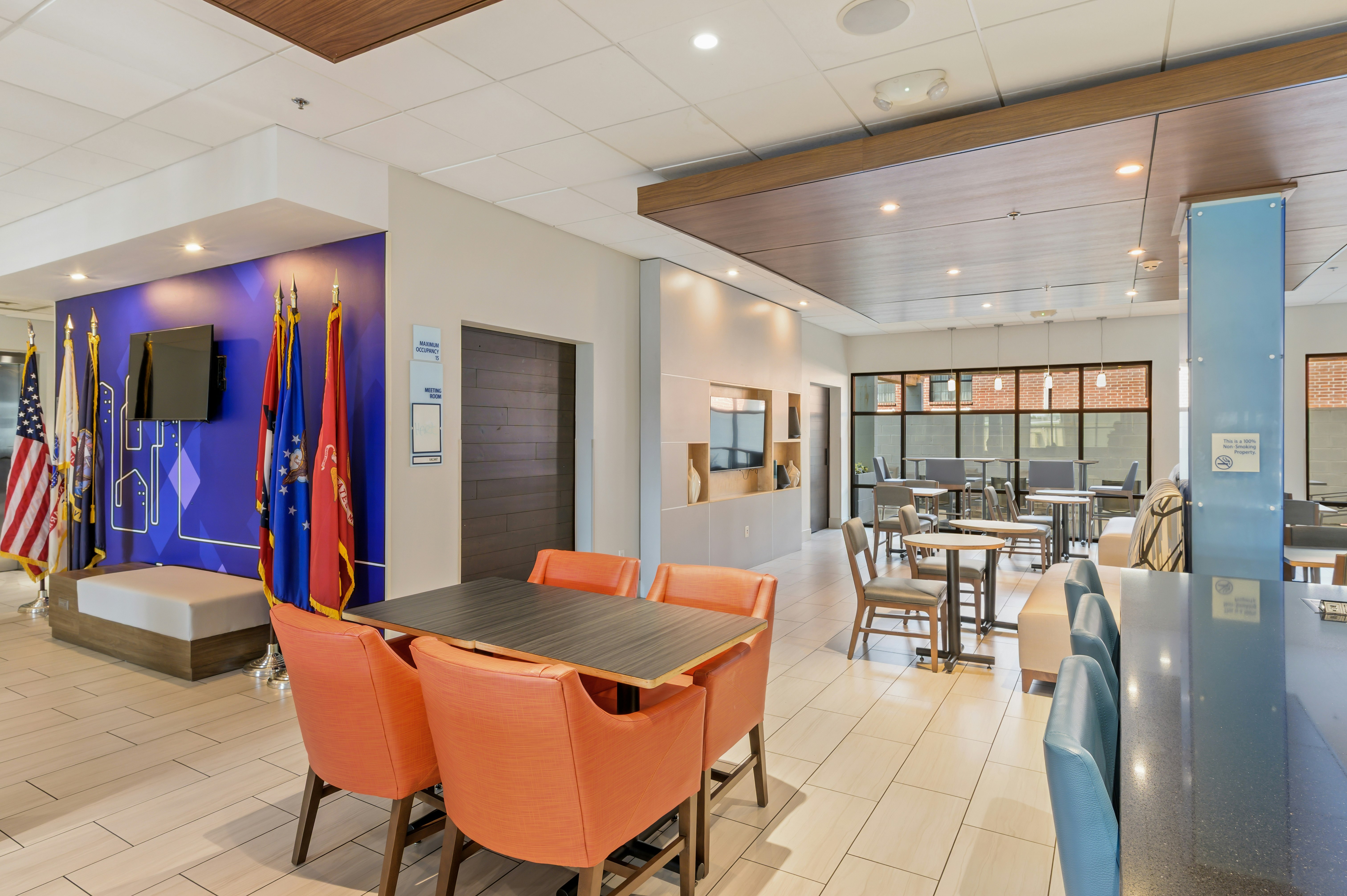 Holiday Inn Express & Suites White Hall 52/72