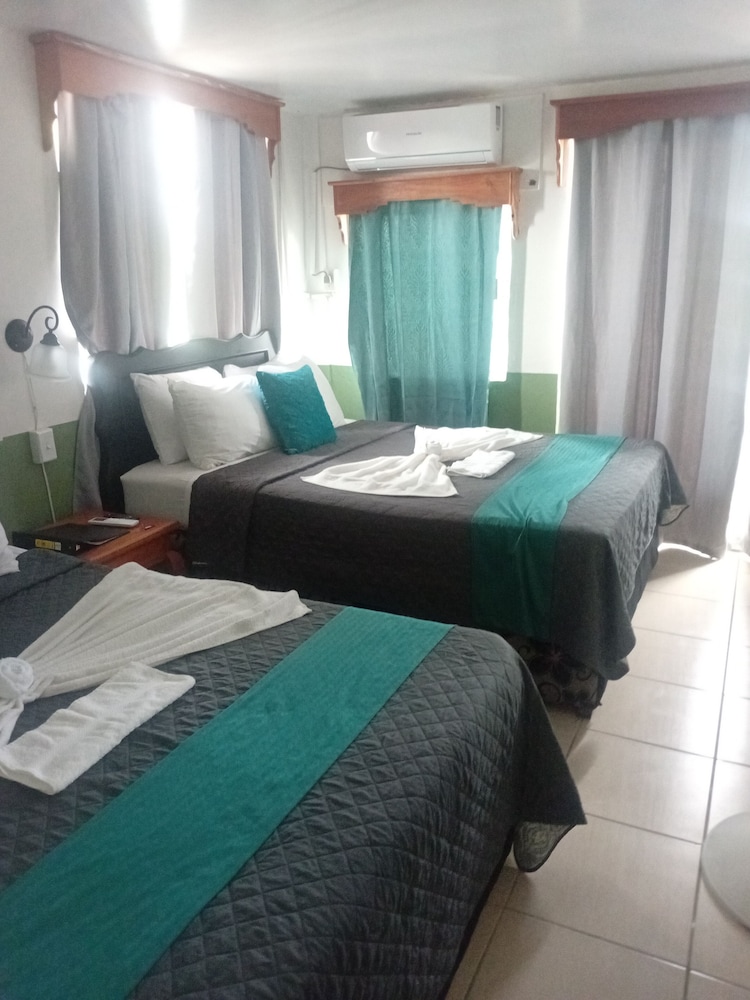 Spindrift Hotel 30/75
