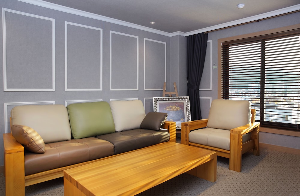 Ariana Hotel 42/51