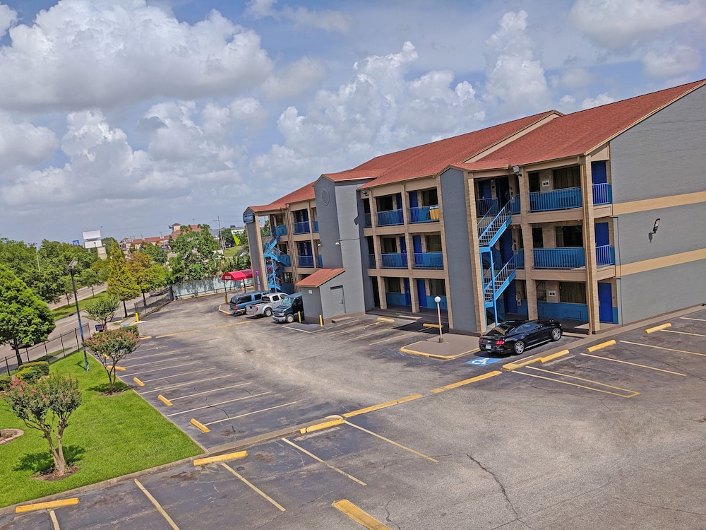 Travelodge by Wyndham Houston Hobby Airport 8/38