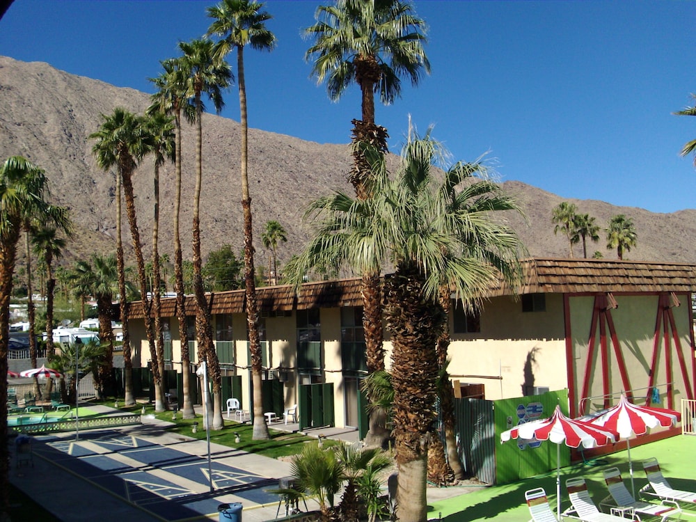 Desert Lodge 5/50