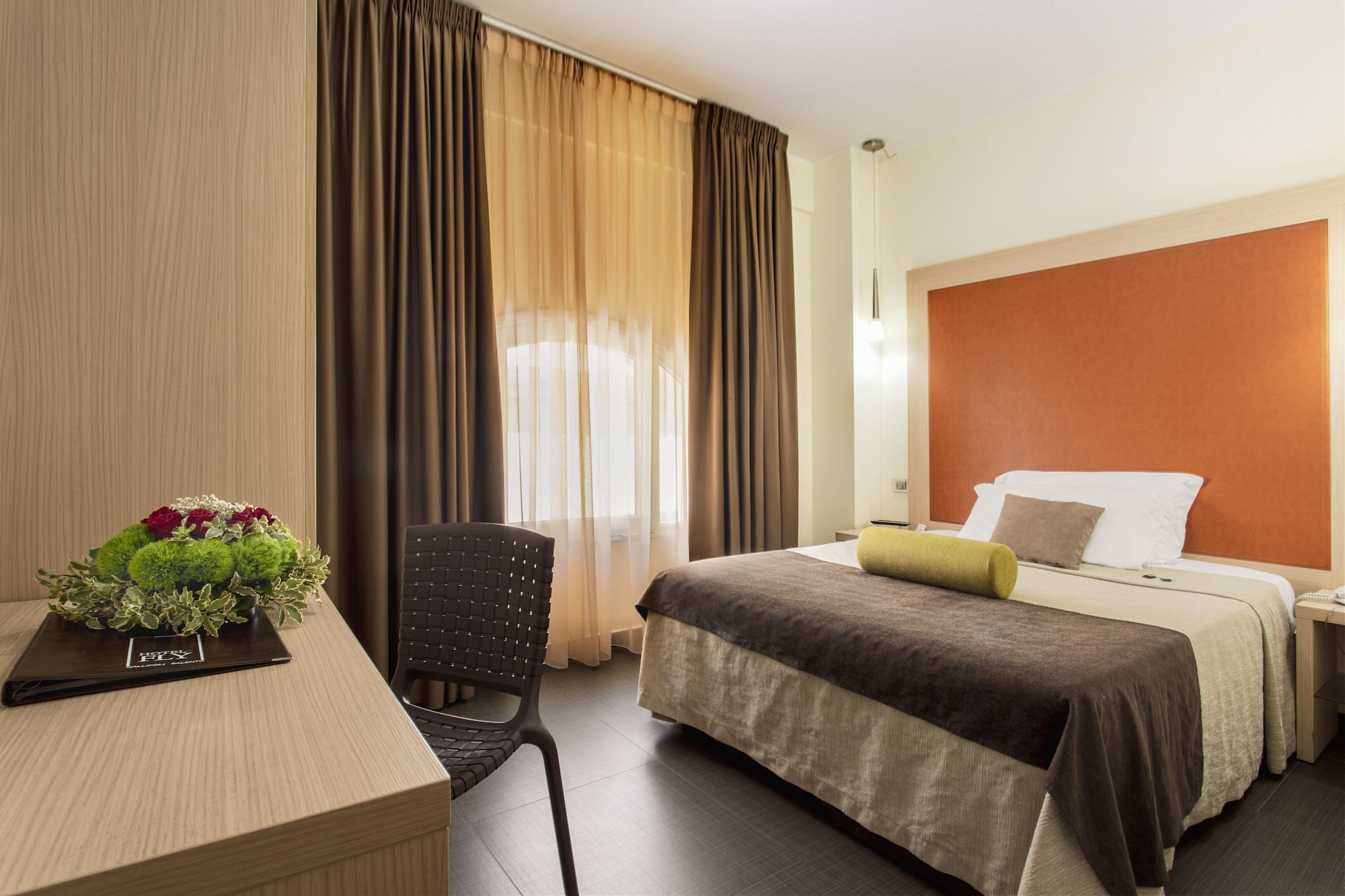ROOM, SINGLE