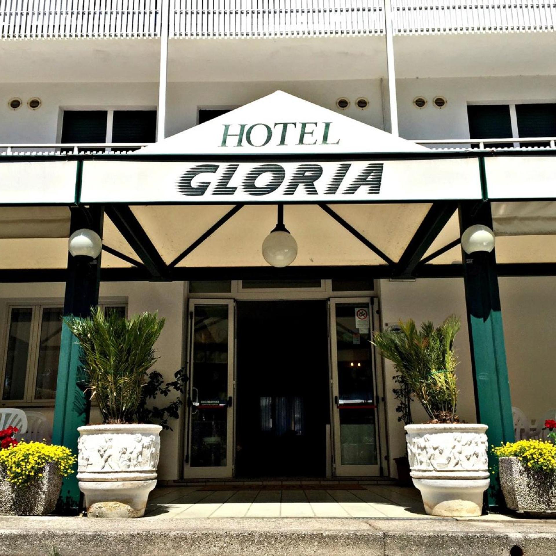 Hotel Gloria 4/68
