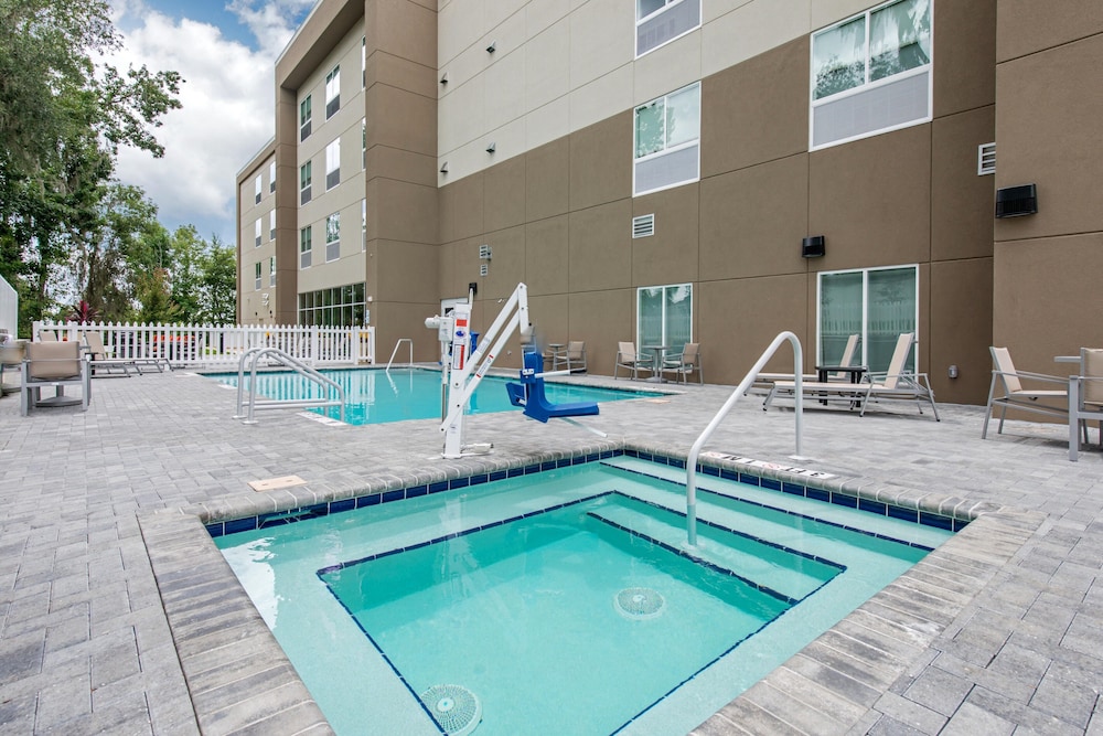 Holiday Inn Express & Suites Ruskin - Sun City 1/59