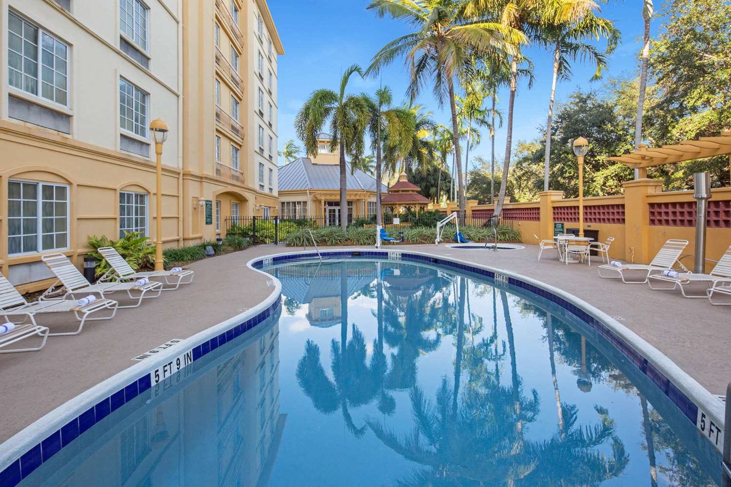La Quinta Inn and Suites by Wyndham Miami Airport West 57/60