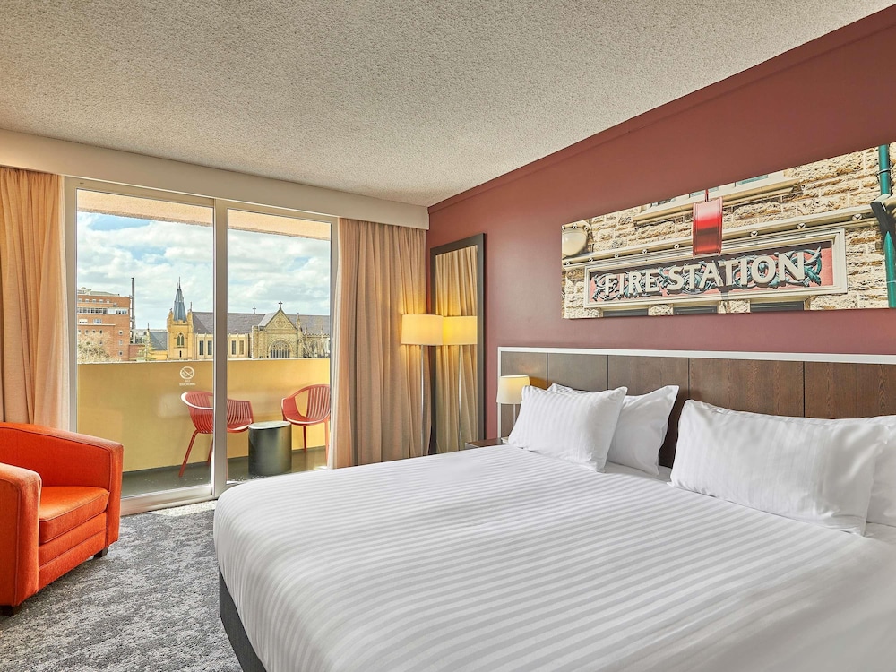 Mercure Perth on Hay 17/50