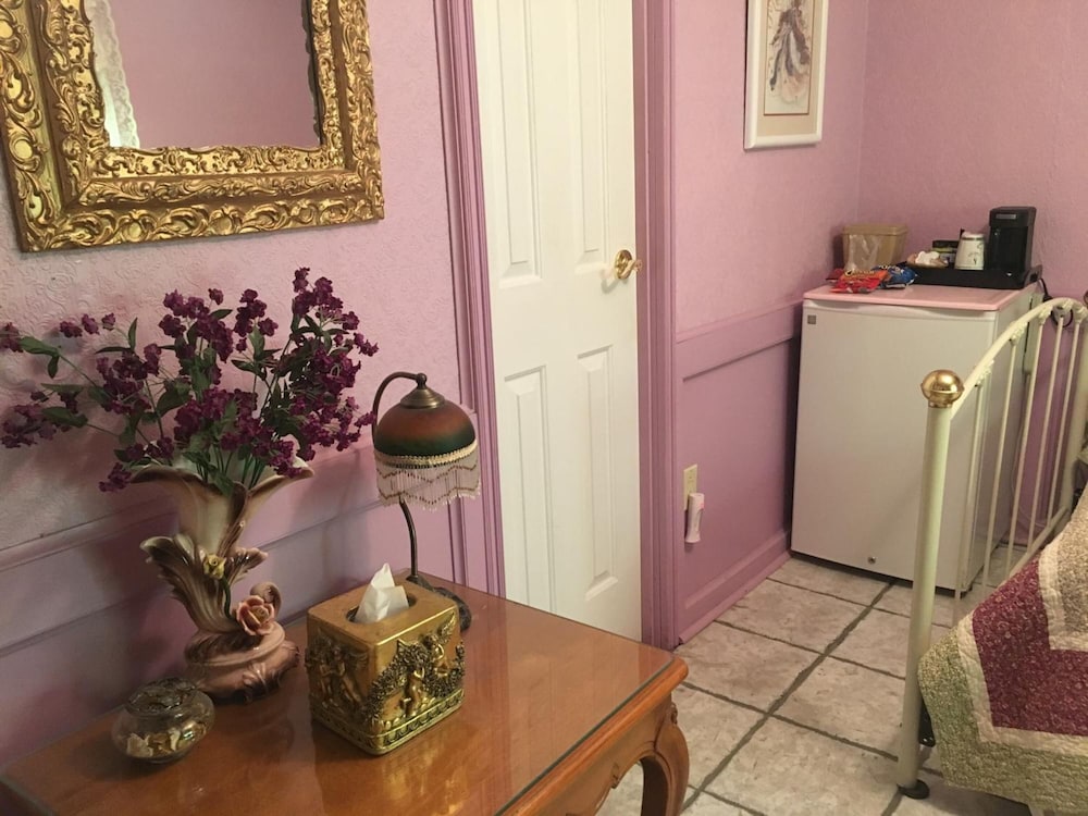Shady Lady Bed & Breakfast 52/61