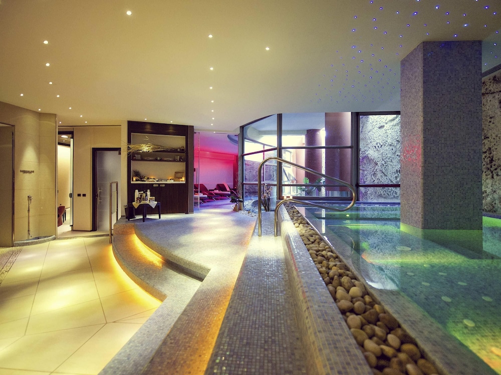 swimming pool spa