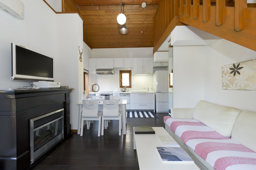 Nupuri Cottage 7/18