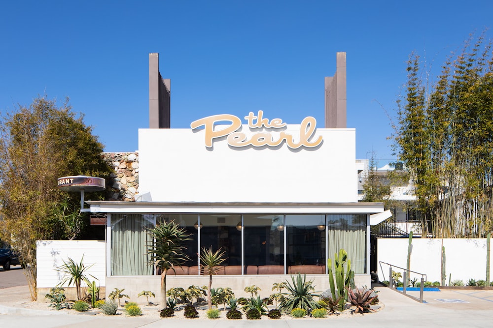 The Pearl Hotel 5/64