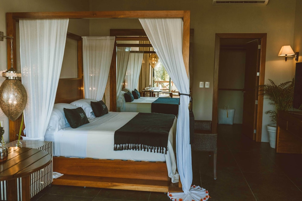 JASHITA HOTEL BOUTIQUE 25/84
