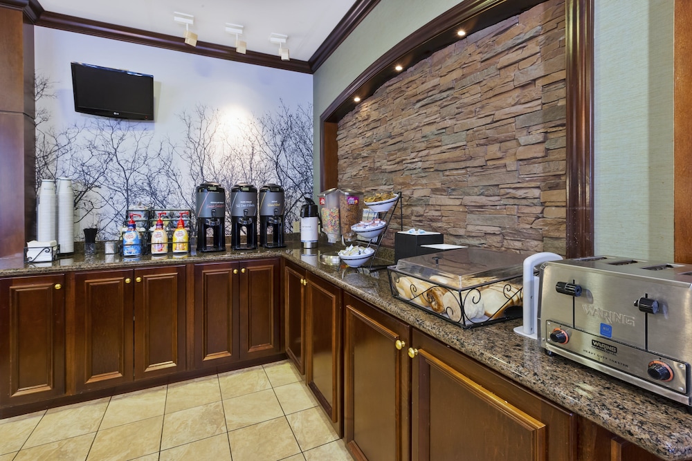 Staybridge Suites Lansing-Okemos 63/84