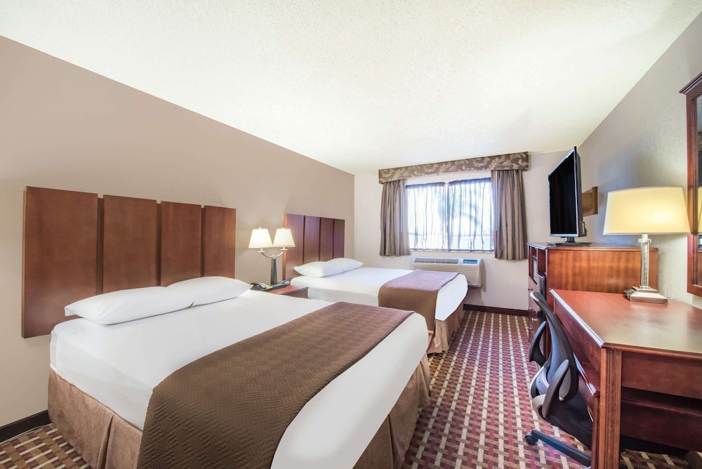 Super 8 by Wyndham Harlingen TX 14/33