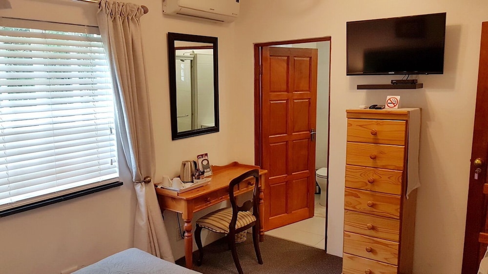 Six Valk Avenue Self Catering Guest House 24/50