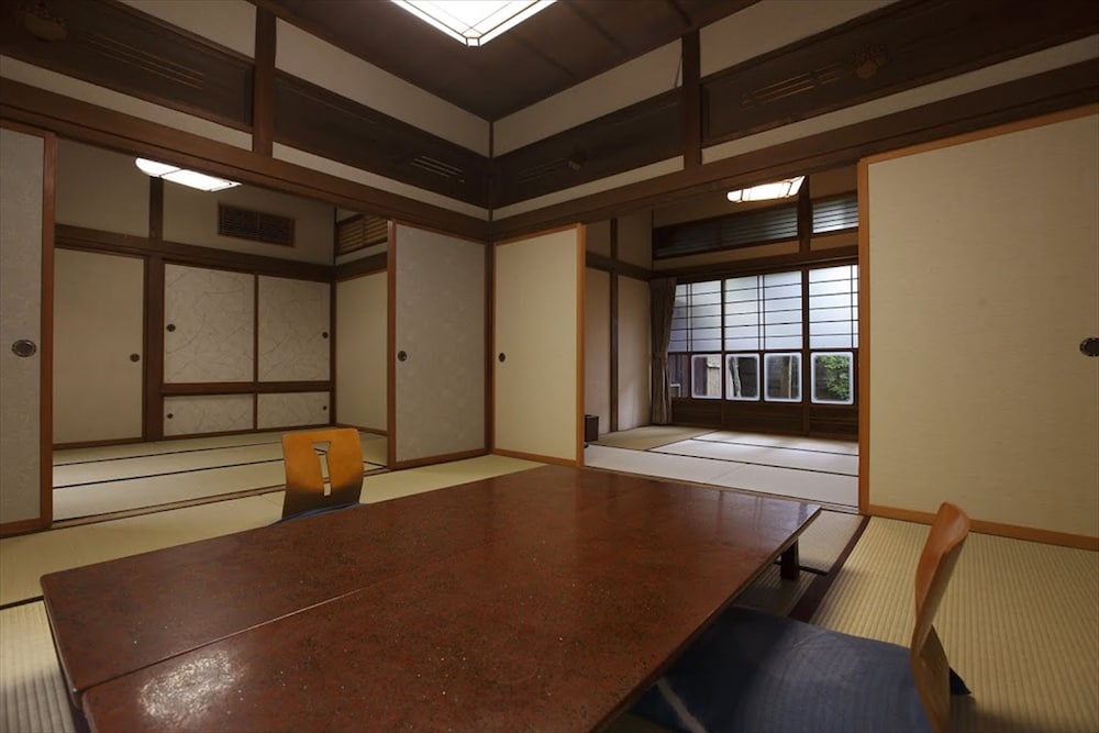 Japanese Western, Zen, 5 Futon Beds, River View