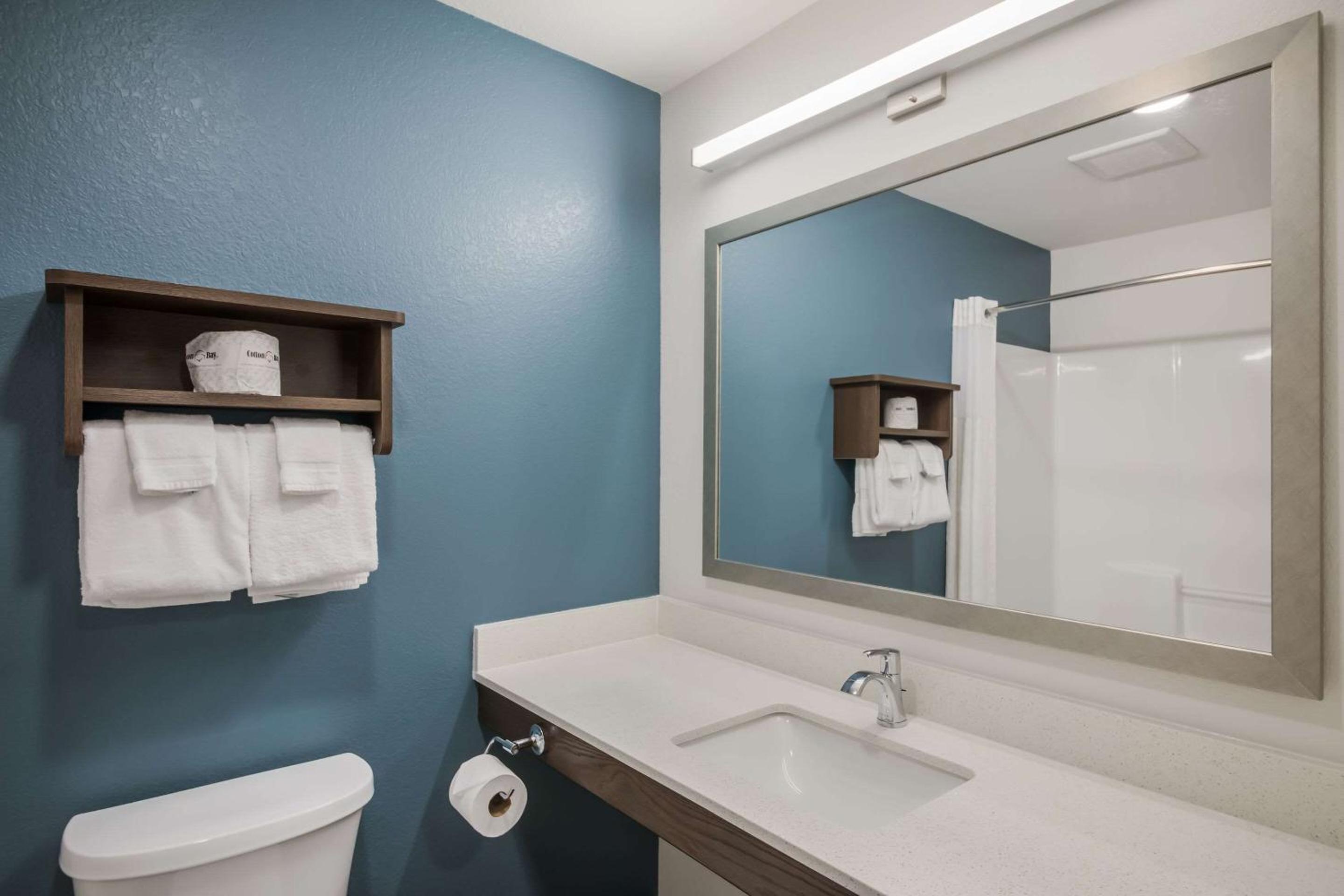 غرفة قياسية بسرير كوين، WoodSpring Suites Round Rock - Austin North 6/9