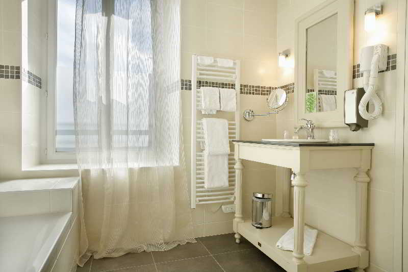 LOGIS HOTEL LE RELAIS DE BROCELIANDE 15/15