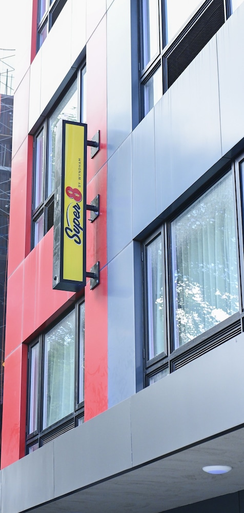 Super 8 by Wyndham Bronx Near Botanical Garden 4/29