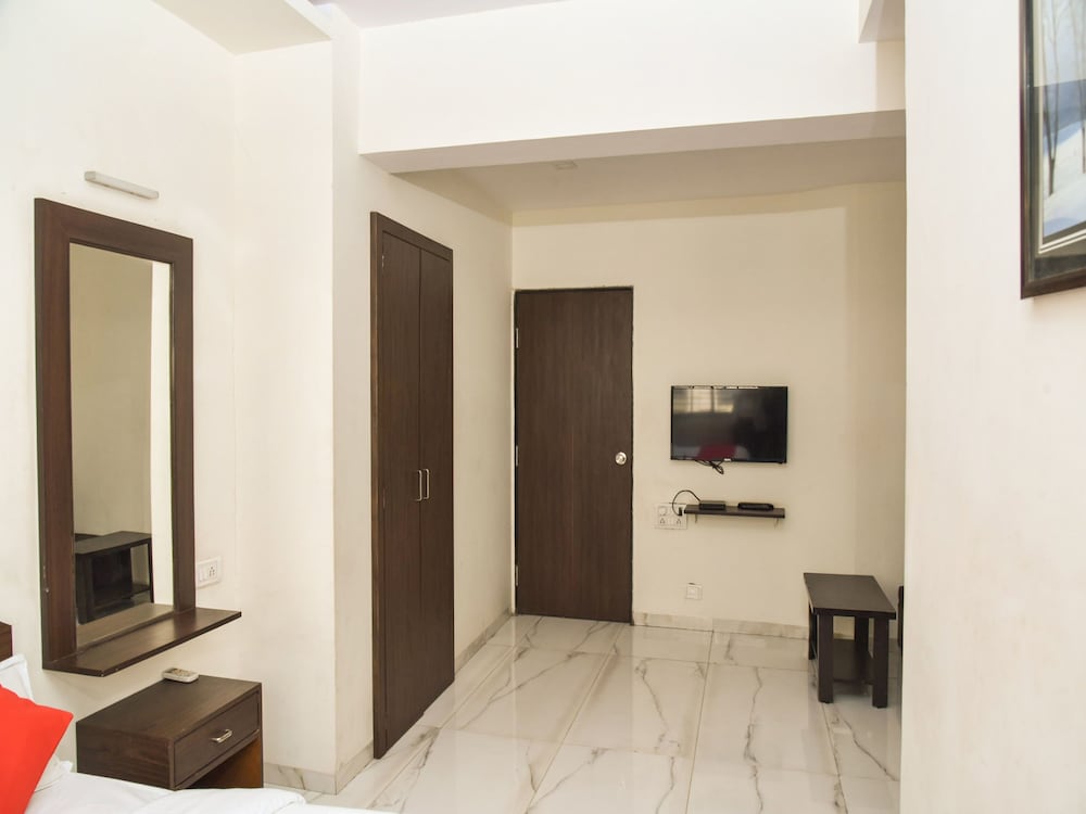 Oyo 12854 Hotel Sahara Inn 16/20