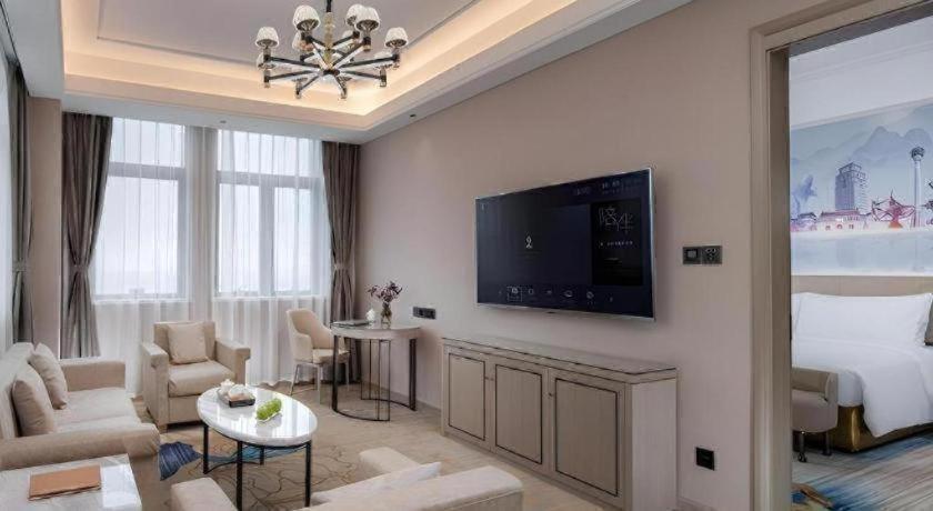 Venus Royal Hotels (Zhongshan Dongfeng Center) 27/50
