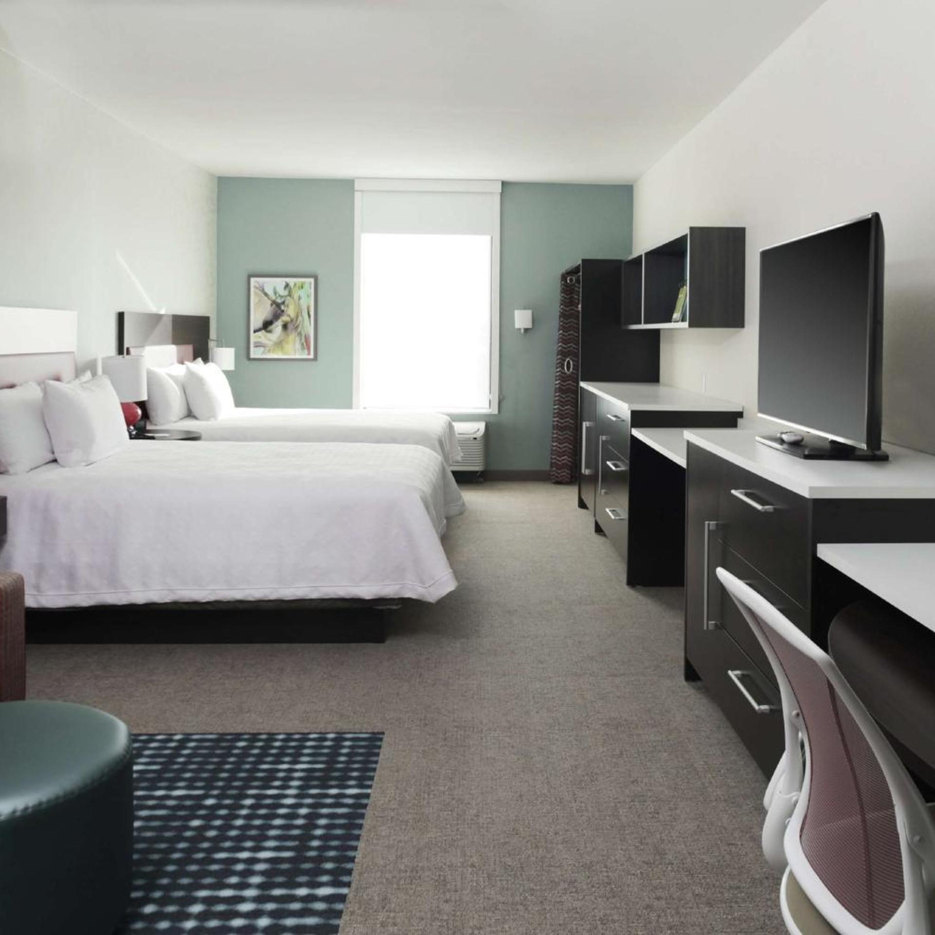 Studio, 2 Queen Beds, Sofa
