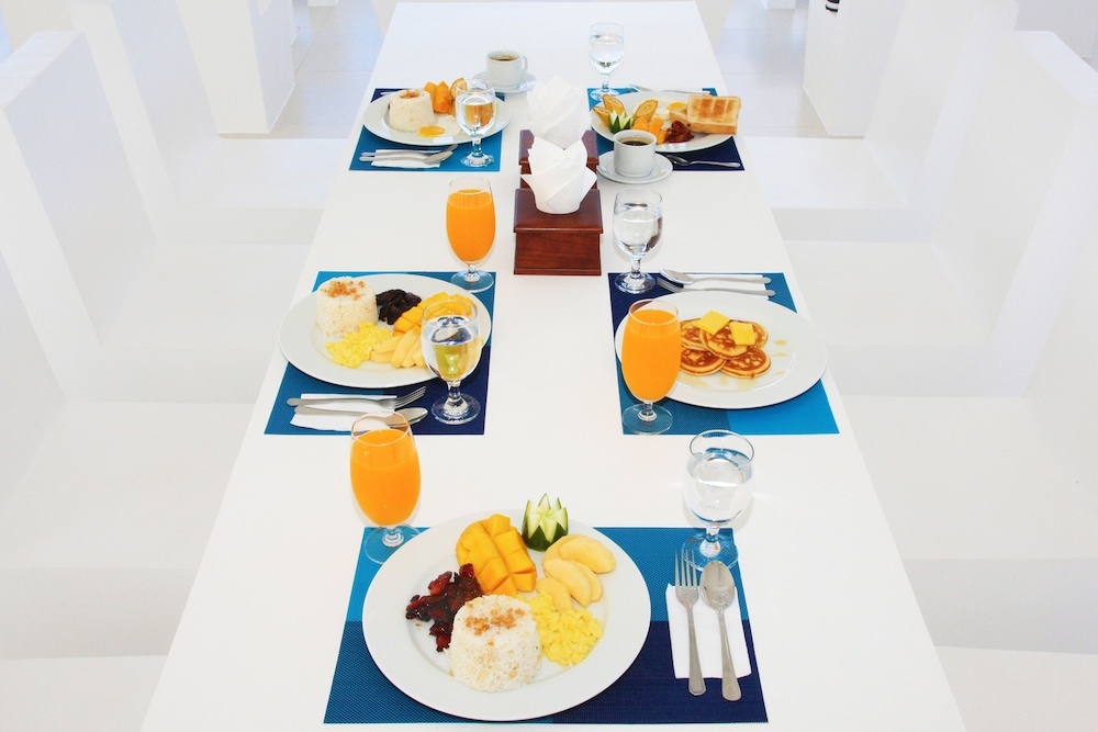 Coron Bluewave Hotel 71/75