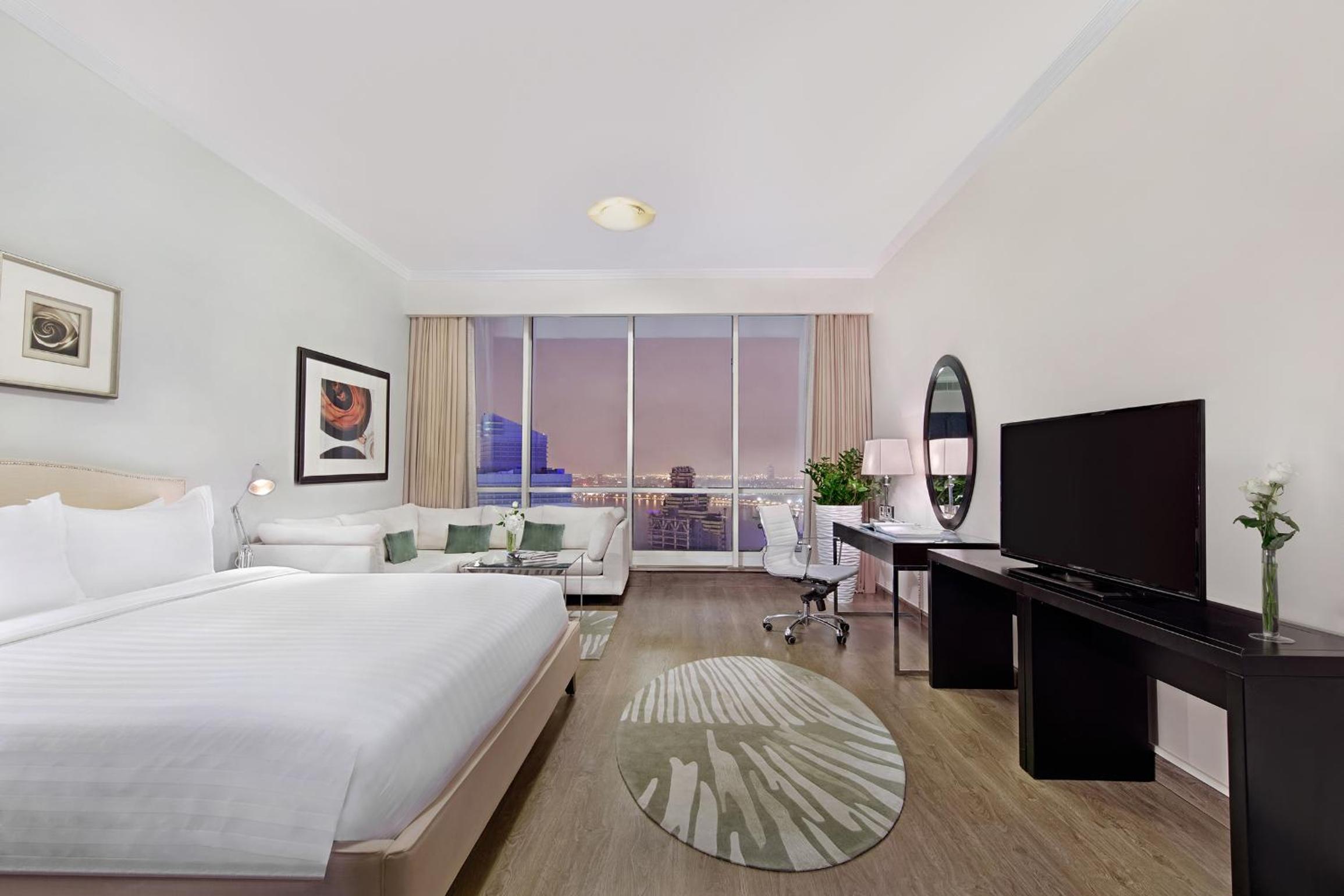 Premium, Sea or City View