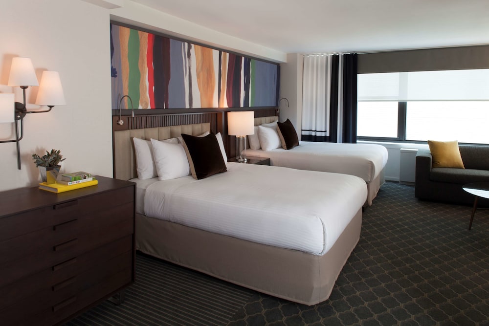 suite, 2 queen beds, terrace