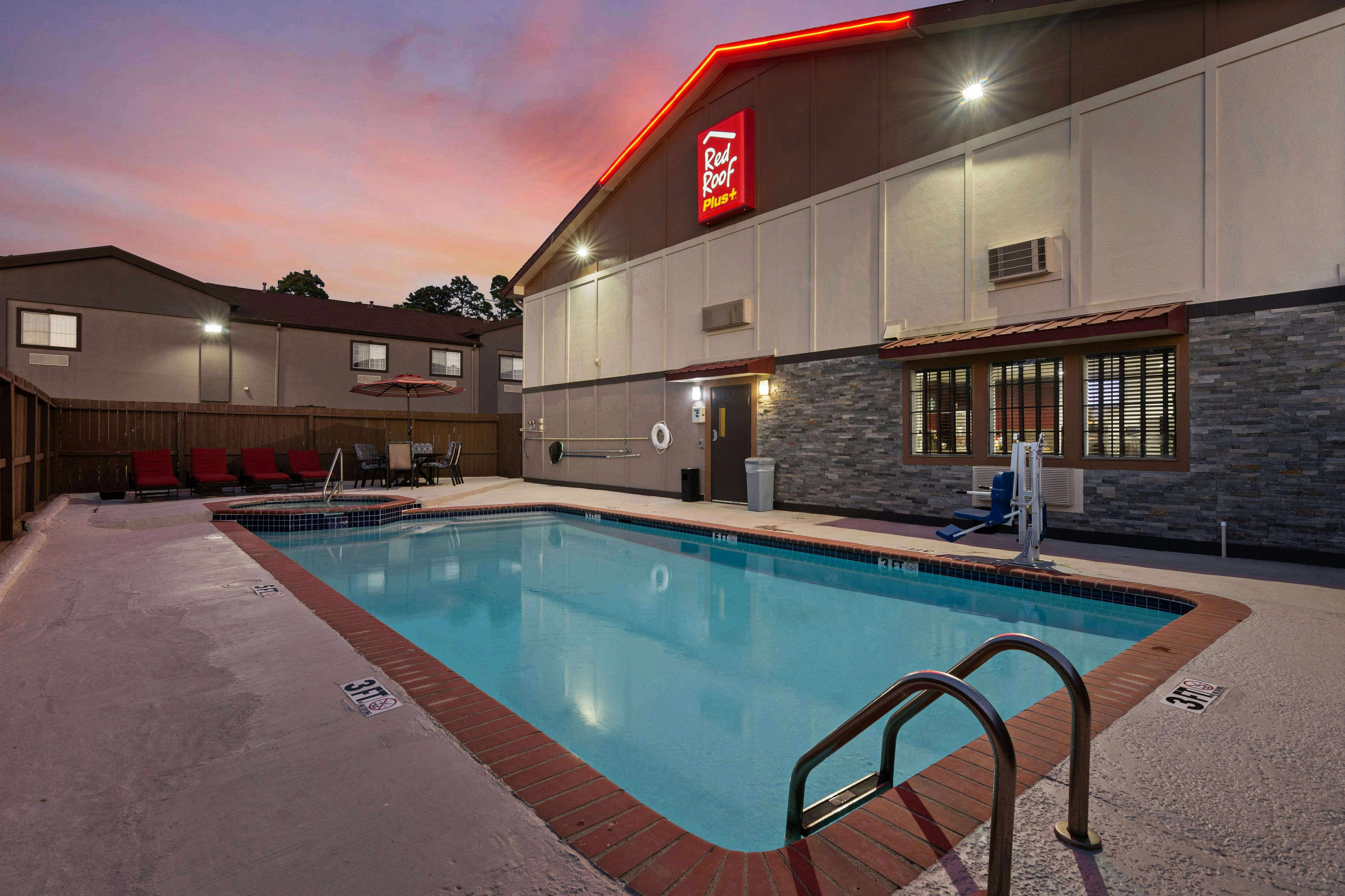 Red Roof Inn Plus Huntsville 33/33