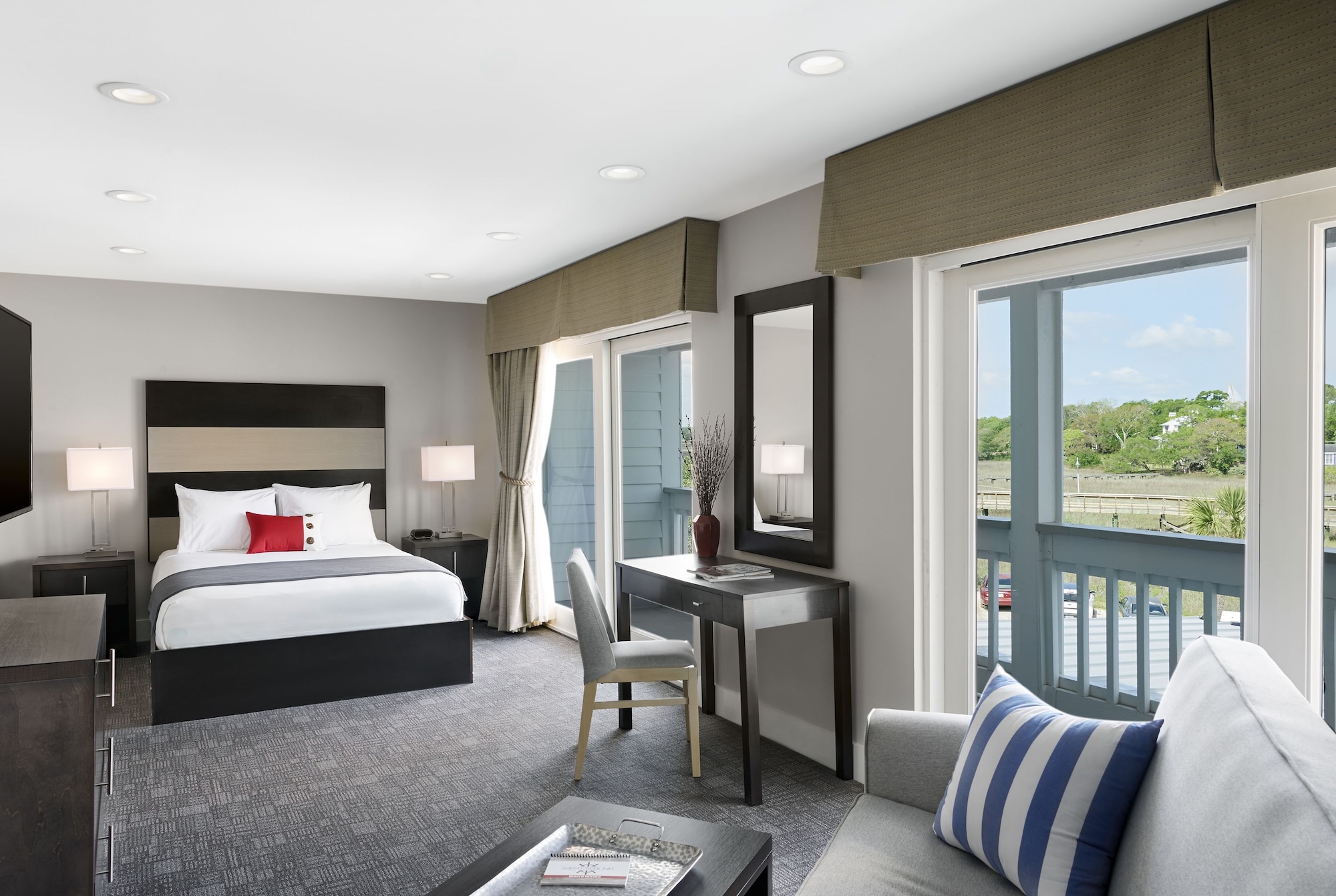 Deluxe, King Bed, Creek Side