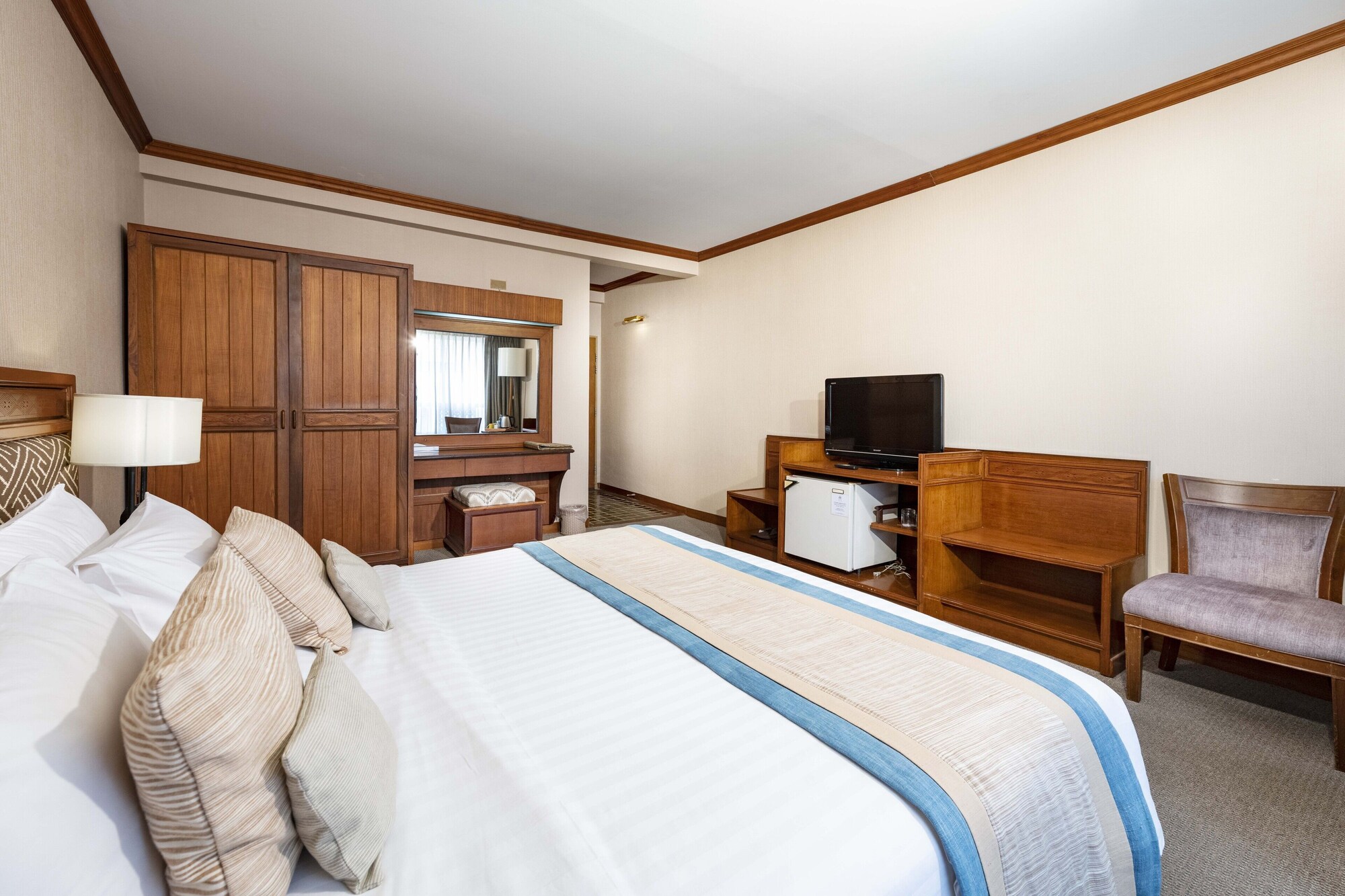 DELUXE, DOUBLE BED