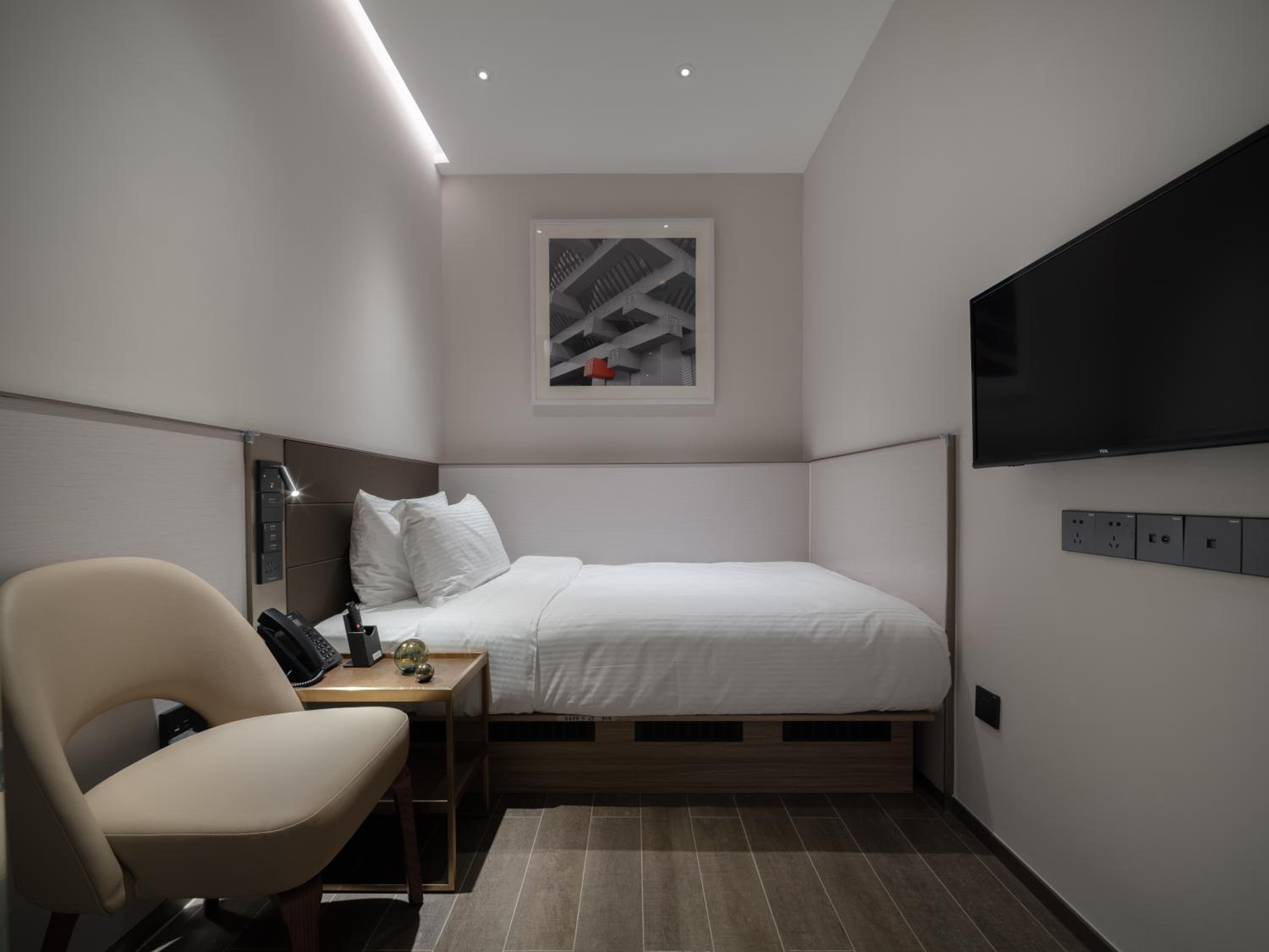 Room, Double Bed, No Window