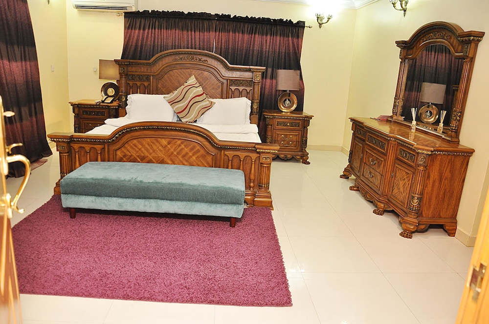 Topaz Luxury Suites & Apartments 16/40
