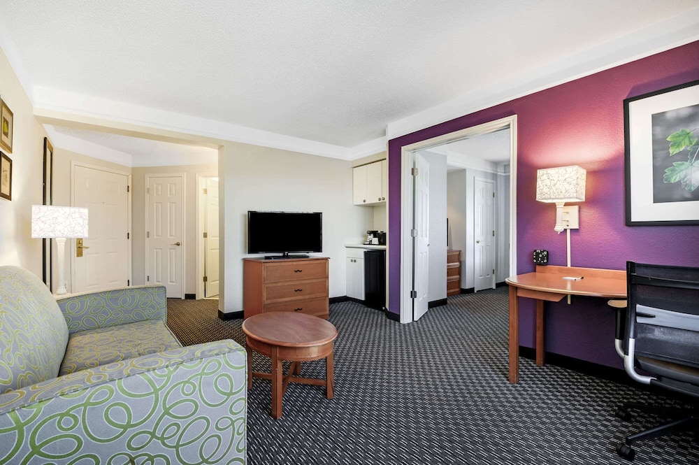 La Quinta Inn & Suites by Wyndham Myrtle Beach Broadway Area 40/54