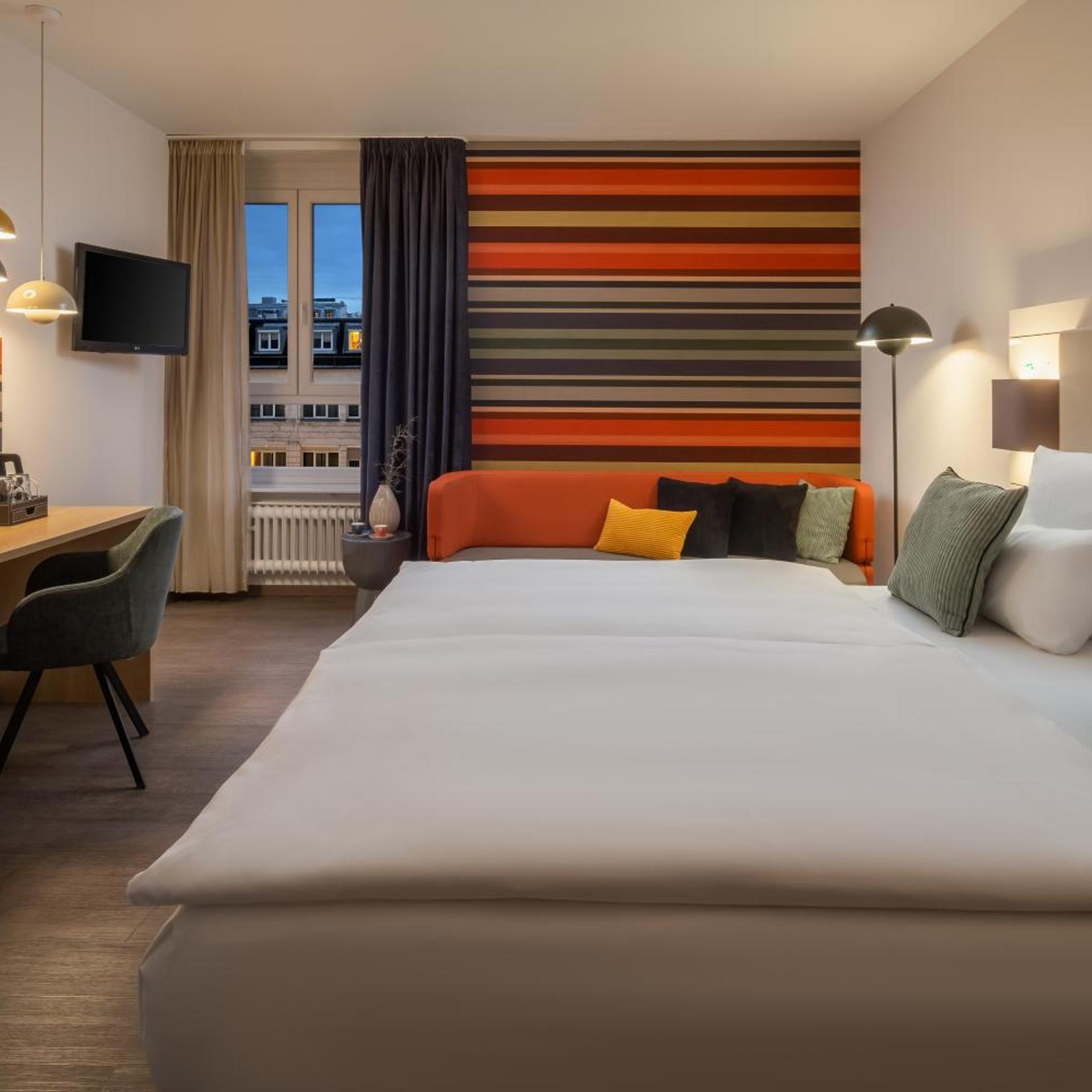 Deluxe, Double Bed, Garden Side