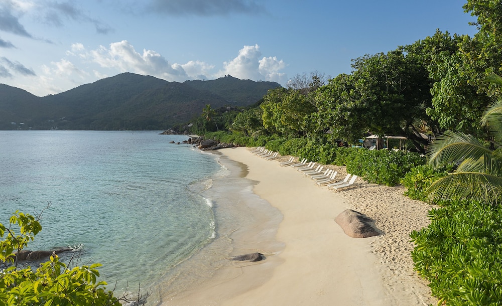 Raffles Seychelles 45/49