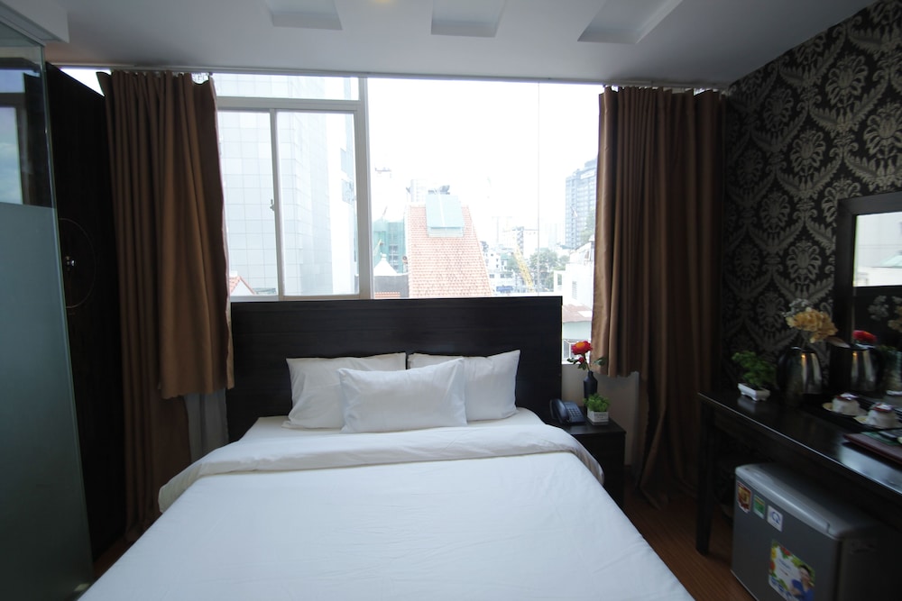 Queen Central Hotel 11/60