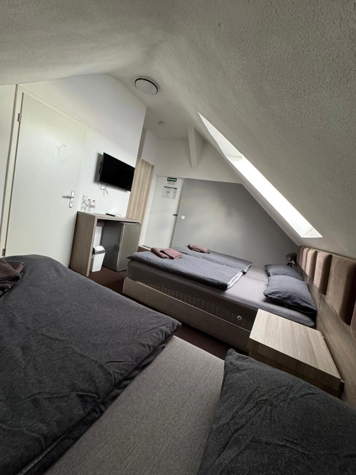 Hotel Linda 22/28