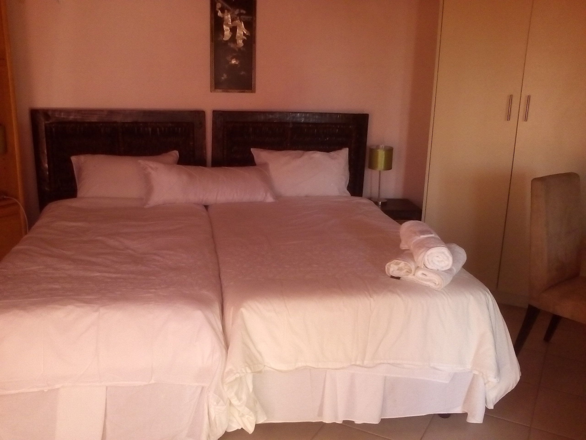 ECONOMY, SUITE
