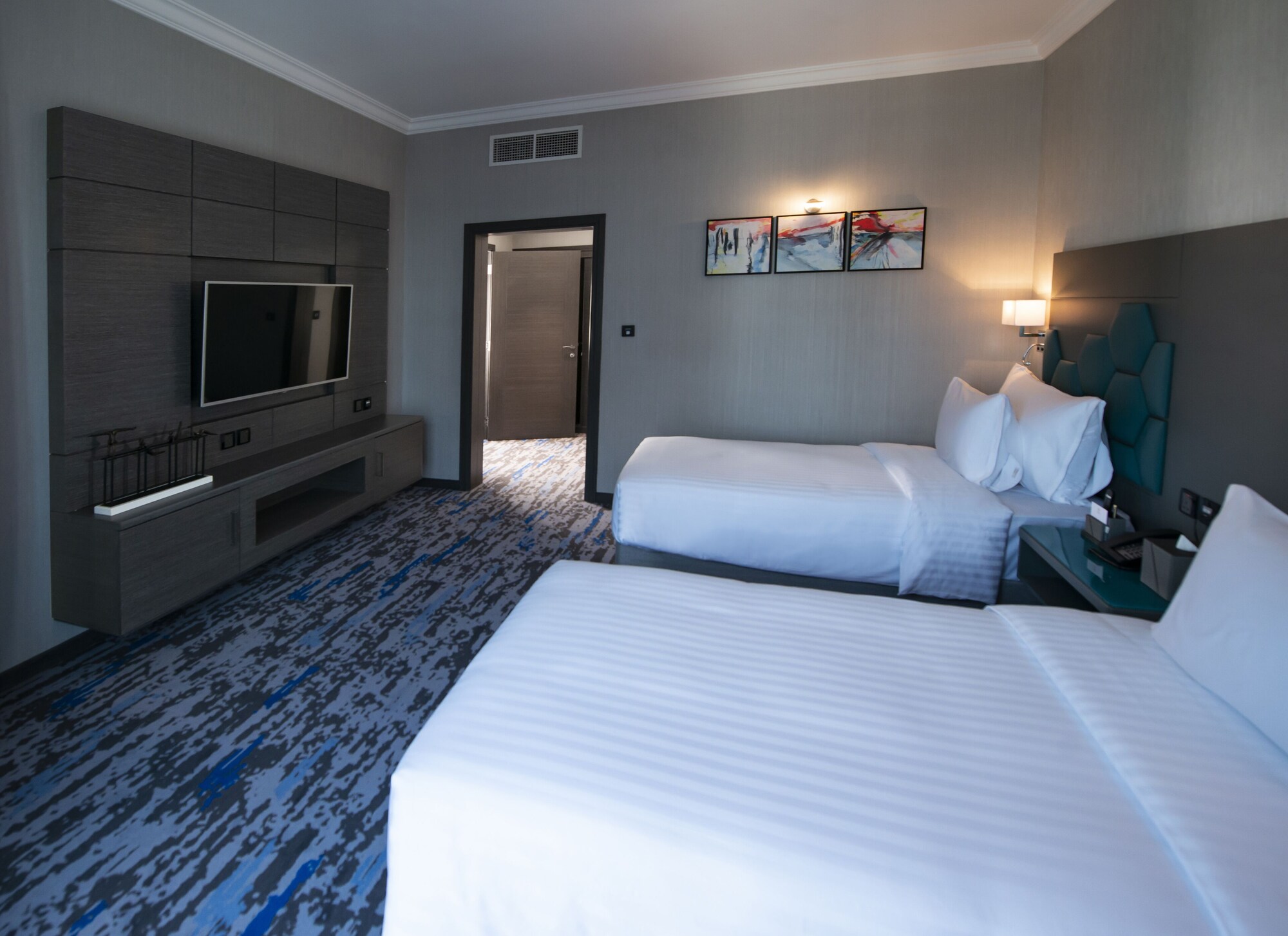 DELUXE, TWIN BEDS