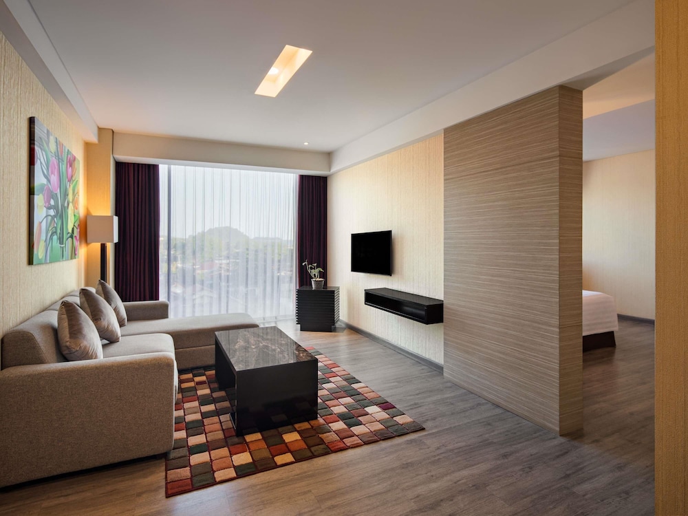 Mercure Padang 34/52