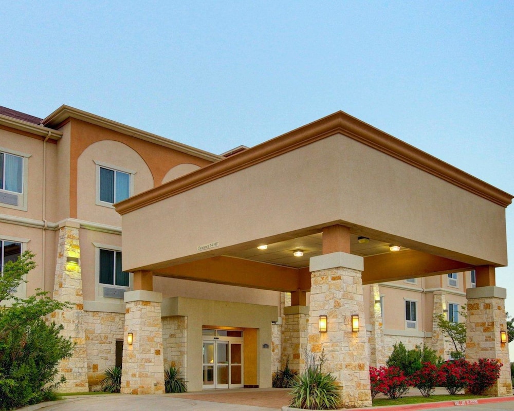 Comfort Inn And Suites Alvarado, TX 7/45