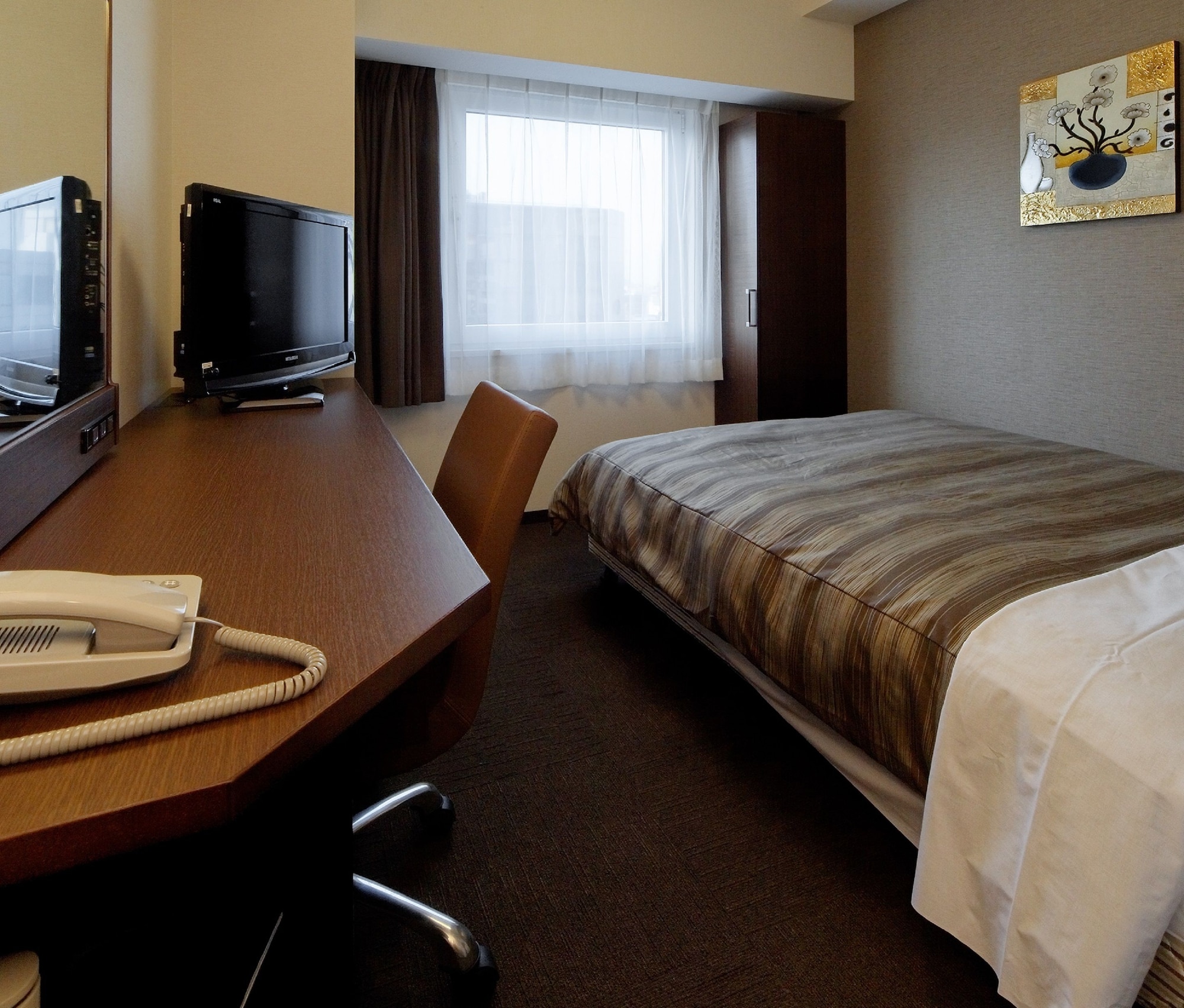 ROOM, SINGLE, SMOKING