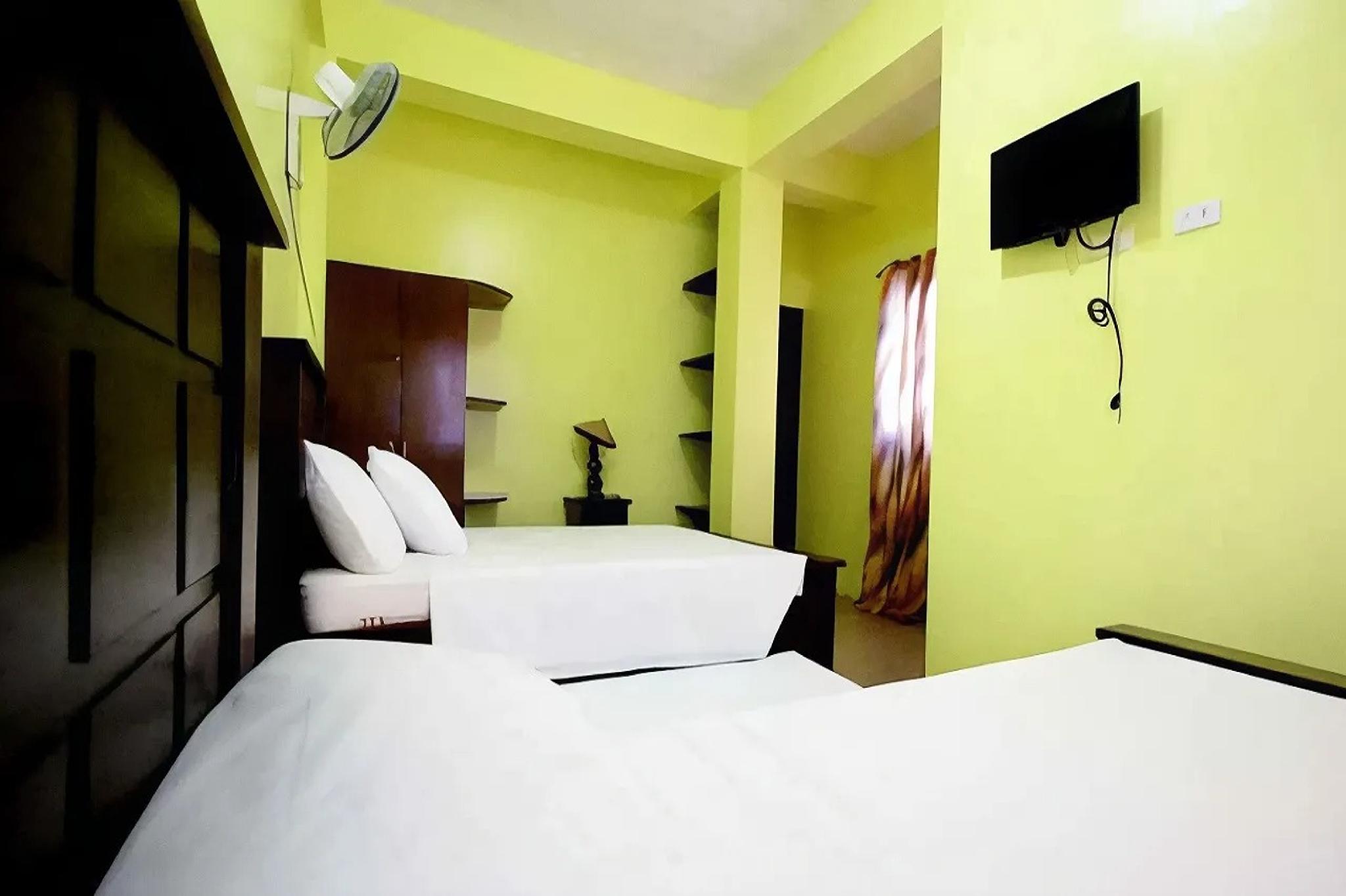 FAMILY, 1 DOUBLE AND 4 SINGLE BEDS