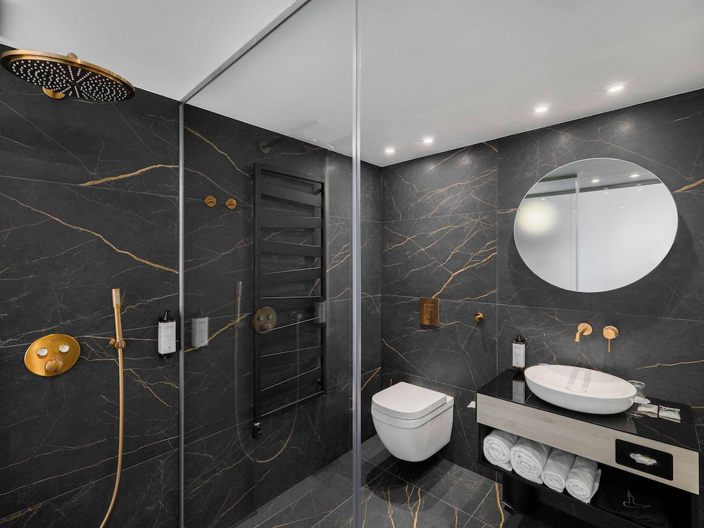 غرفة بريفيليج بسرير مزدوج مع أريكة، Mercure Tokaj Center 6/10