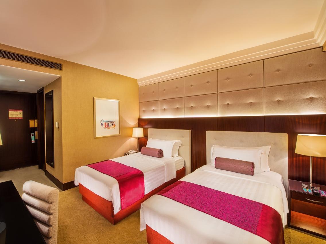 Broadway, Twin Beds