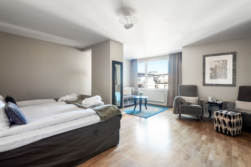 DELUXE, DOUBLE BED