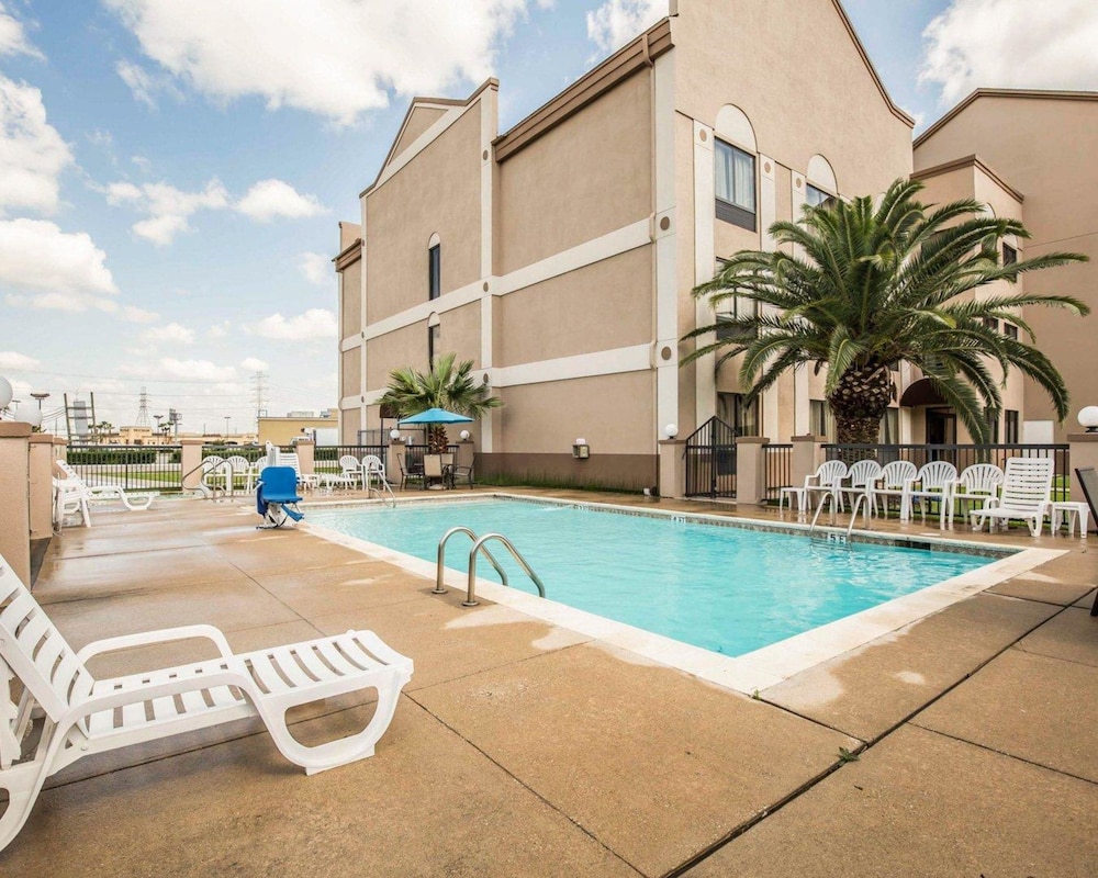 Spark by Hilton Stafford Sugar Land 1/40